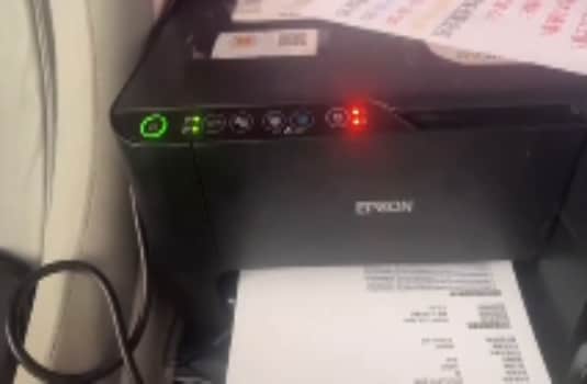 爱普生L3256打印机客户说更新固件后四灯闪烁驱动不识别显示选择了其它产品